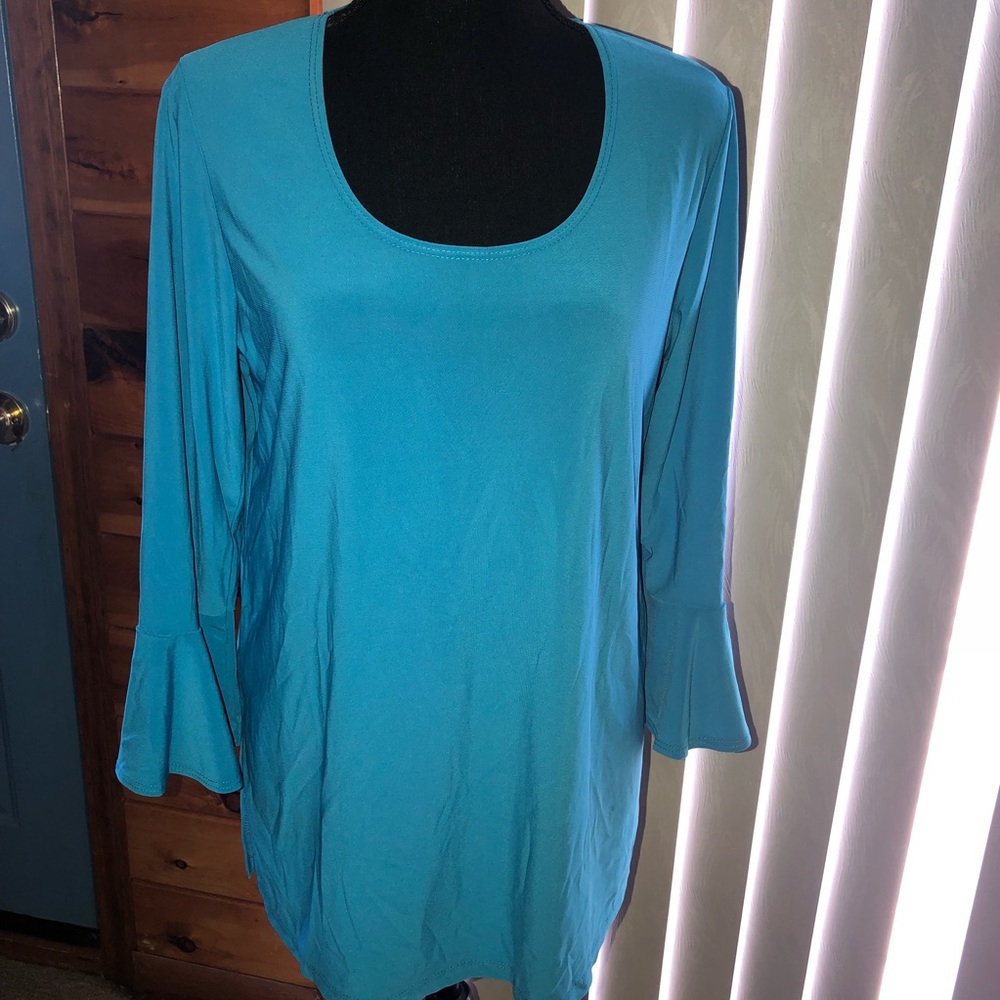 Beautiful Slinky Brand top. Medium